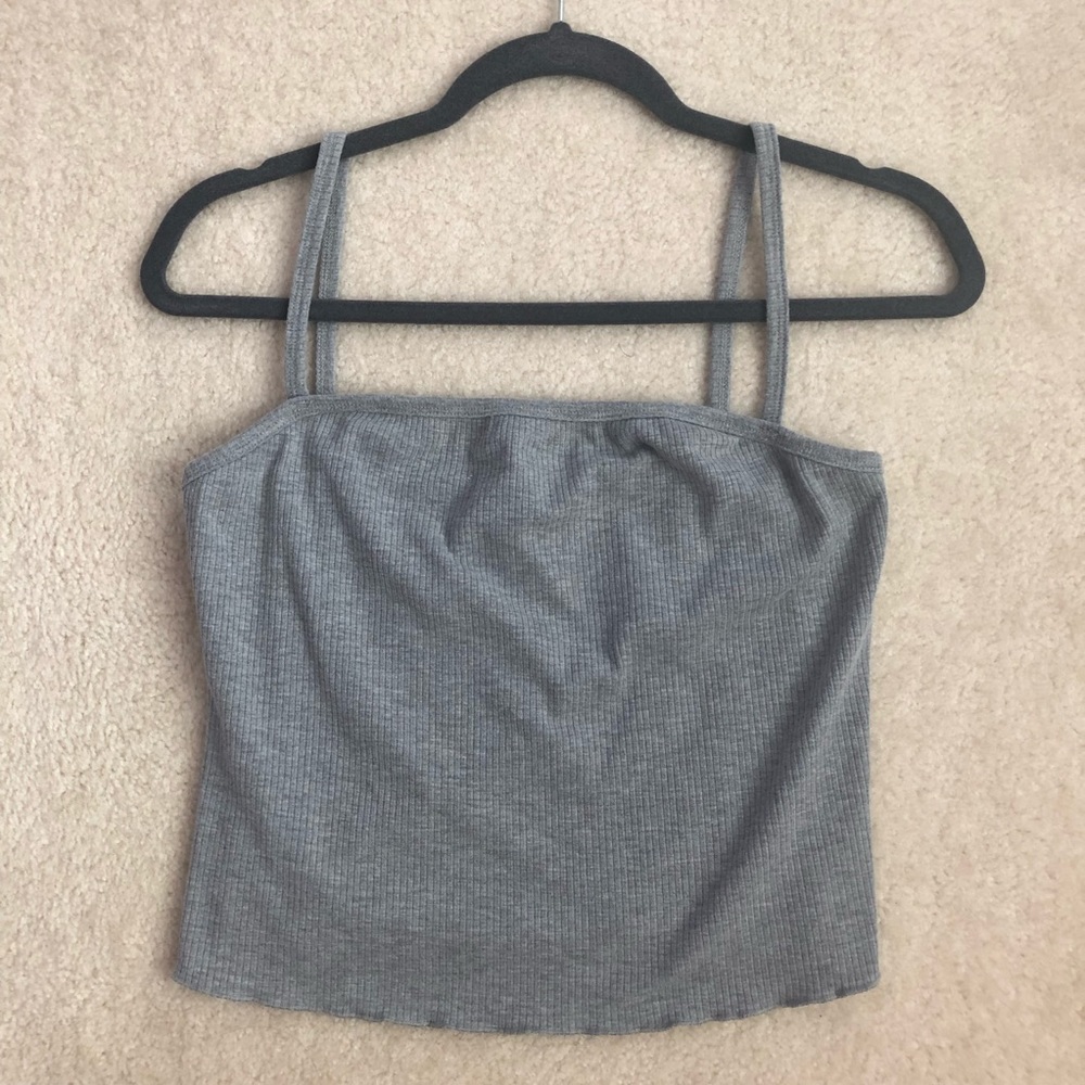 gray tank top